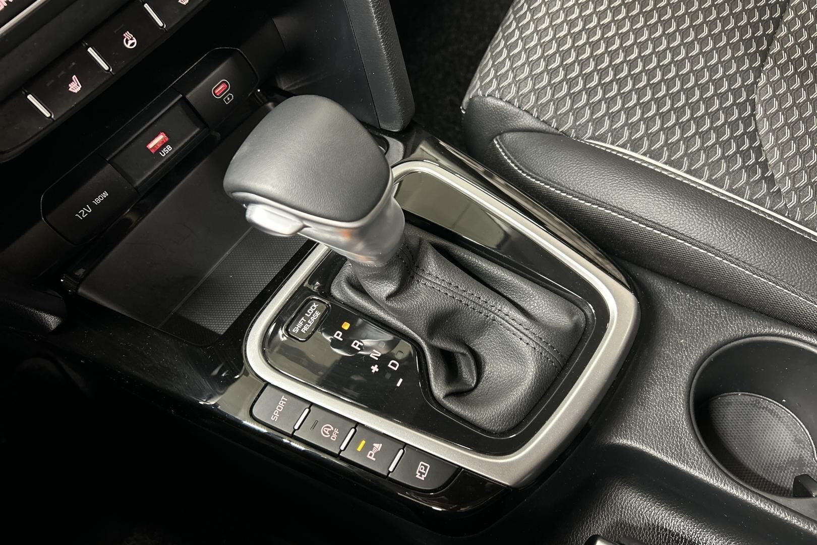 Kia Ceed iso kuva 17