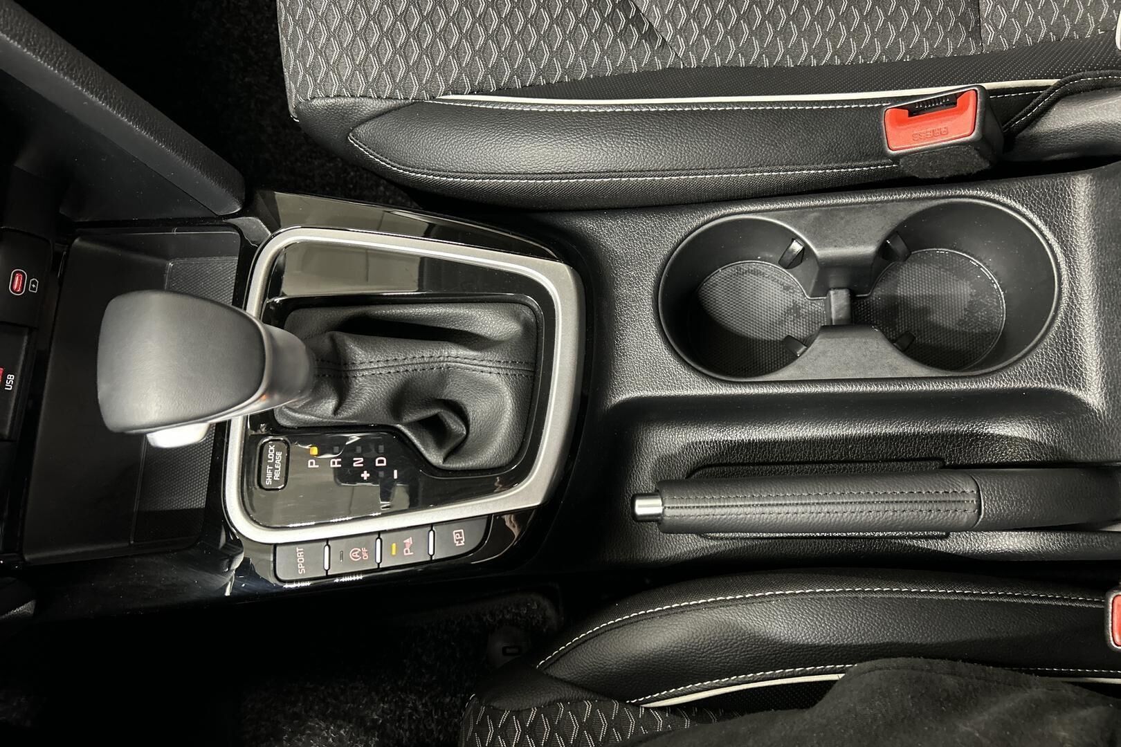 Kia Ceed iso kuva 21