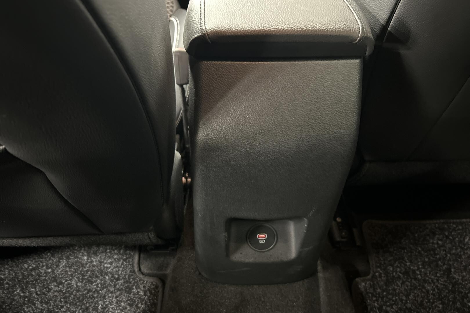 Kia Ceed iso kuva 24