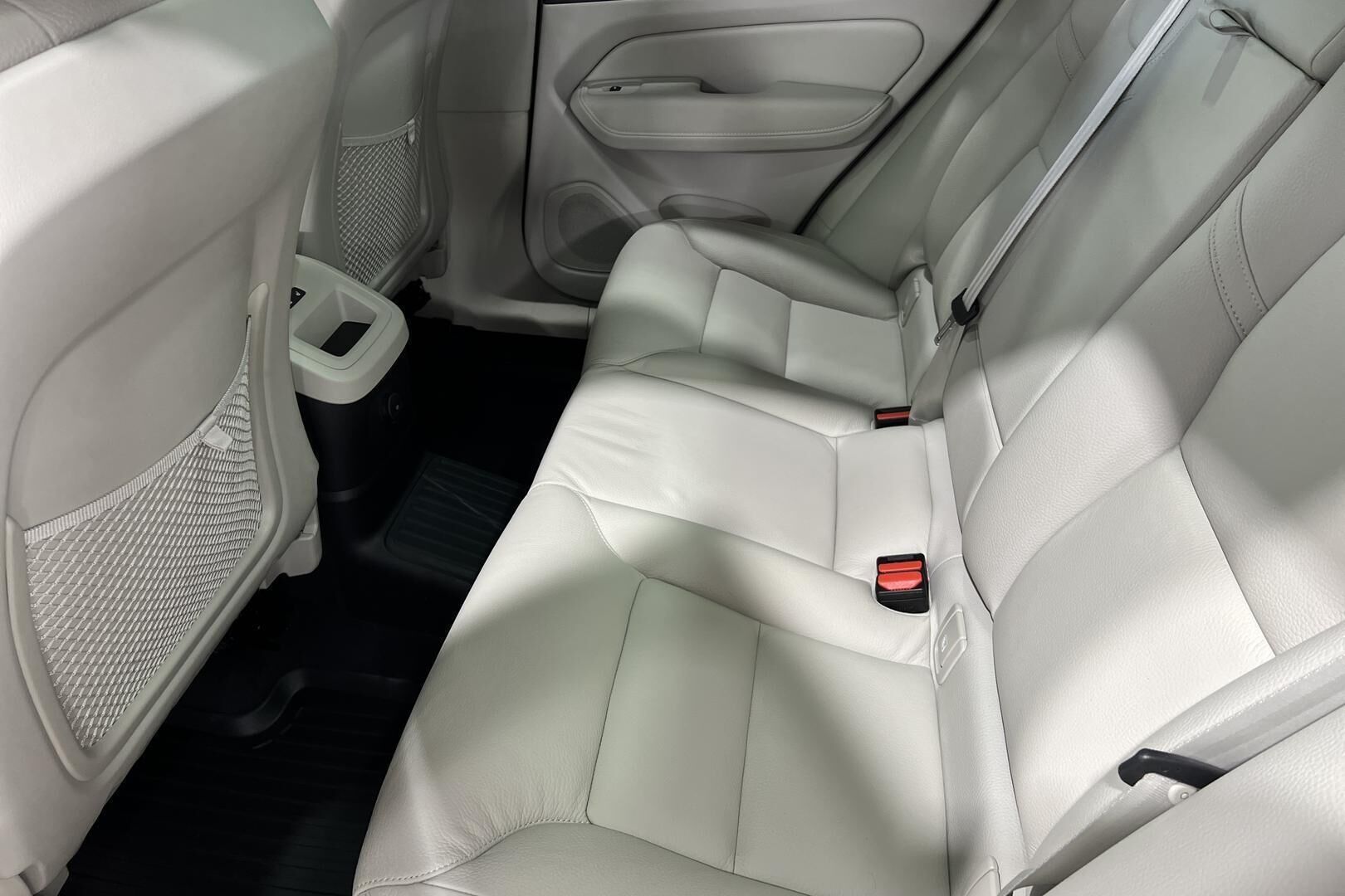 Volvo XC60 iso kuva 10