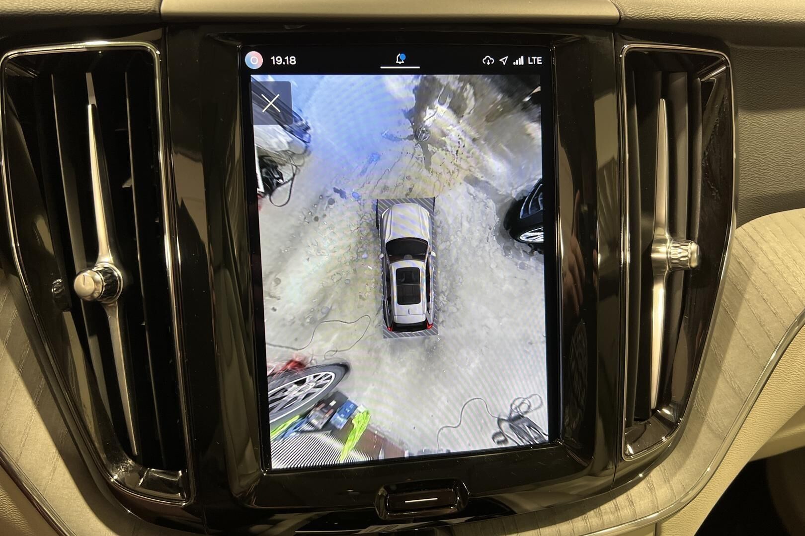 Volvo XC60 iso kuva 21