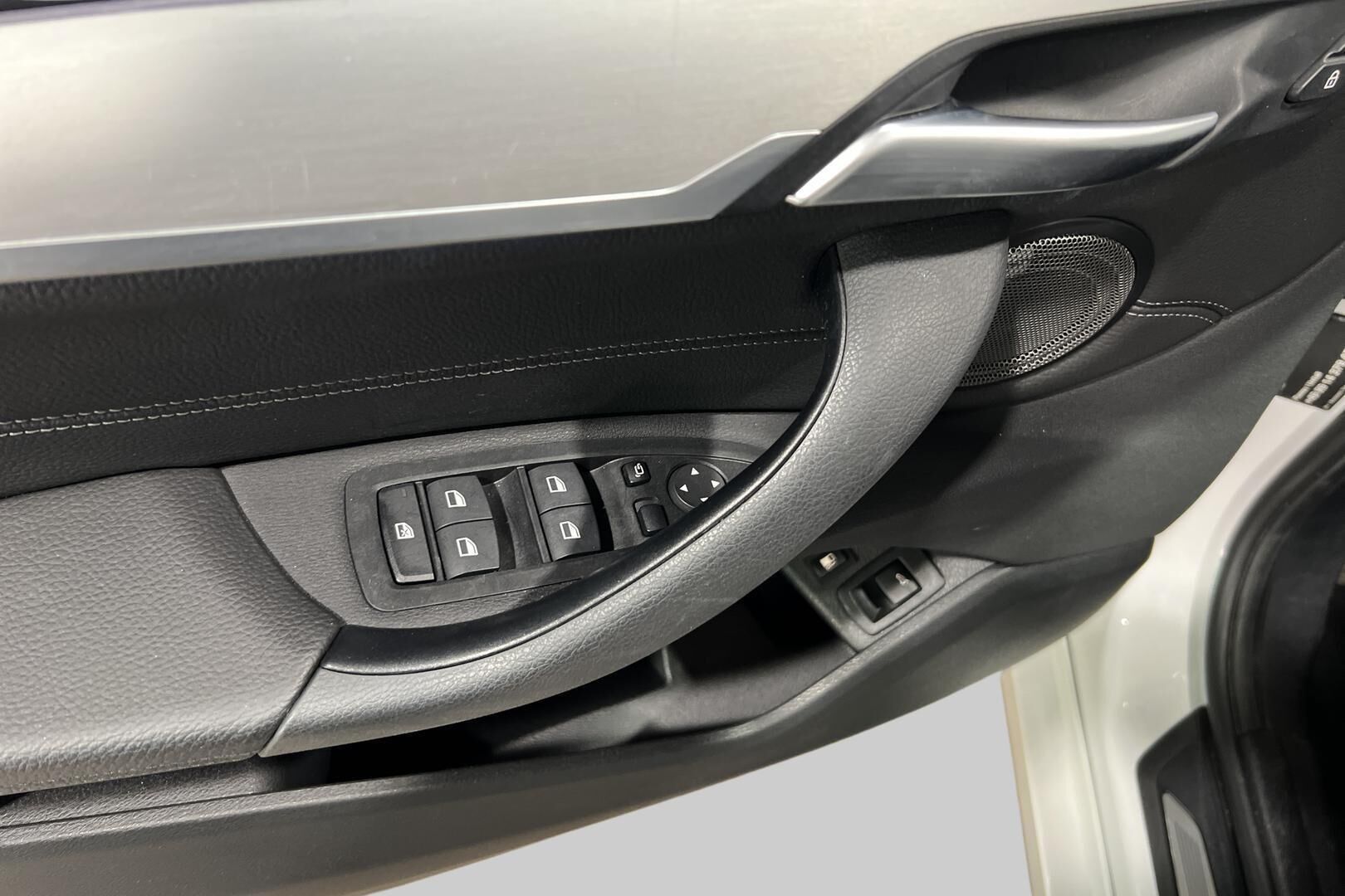 BMW X1 iso kuva 10