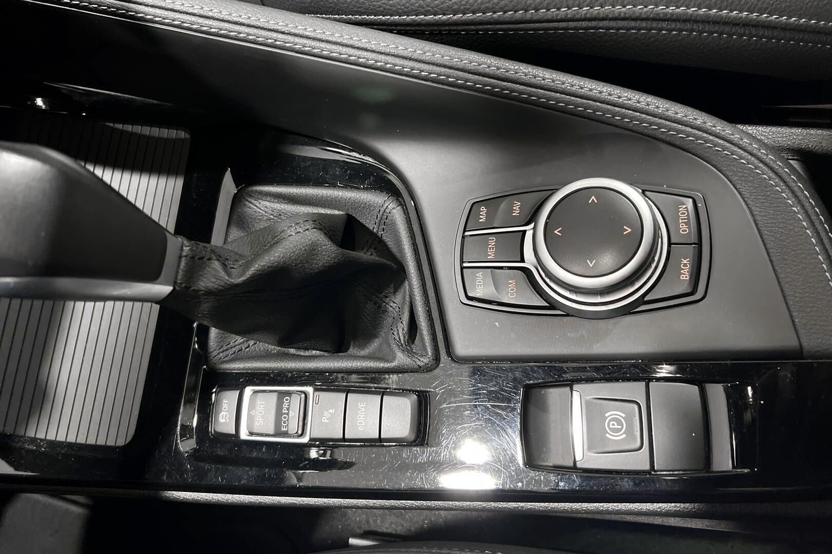 BMW X1 iso kuva 12