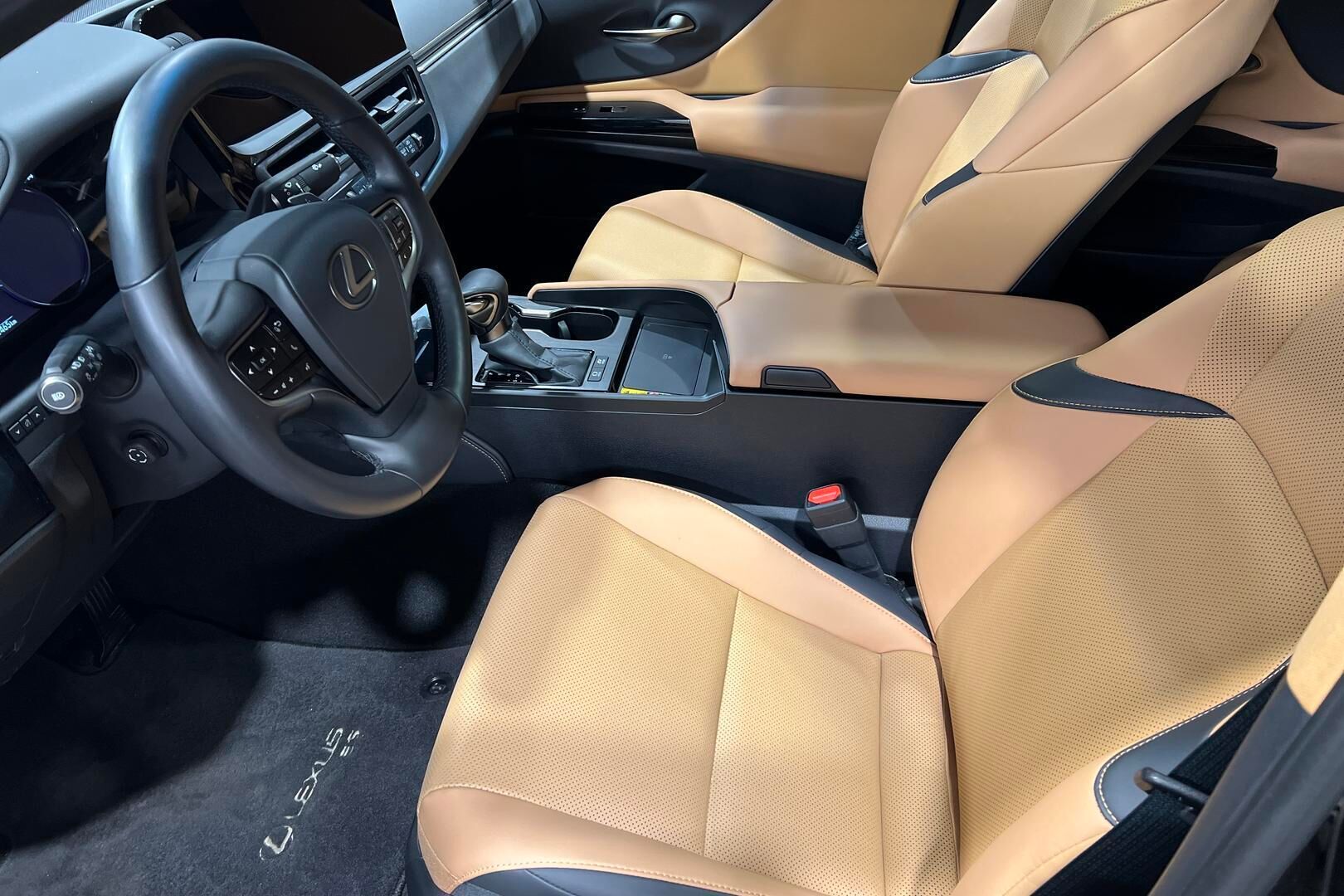 Lexus ES iso kuva 10