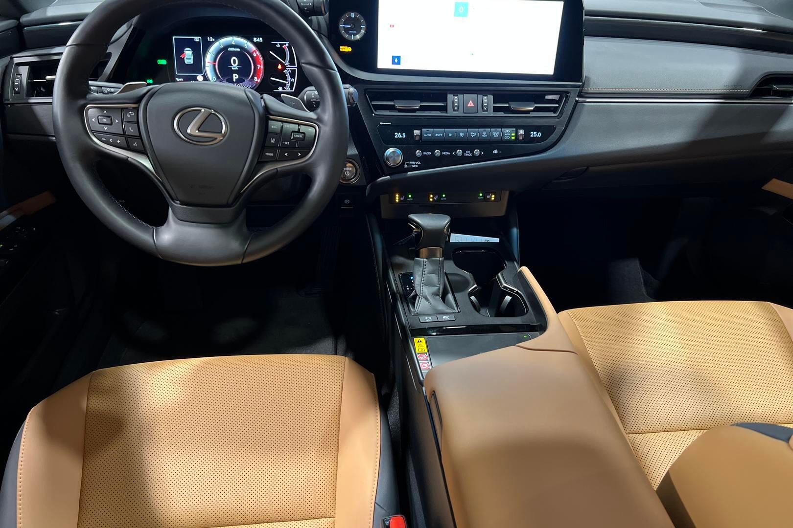 Lexus ES iso kuva 11
