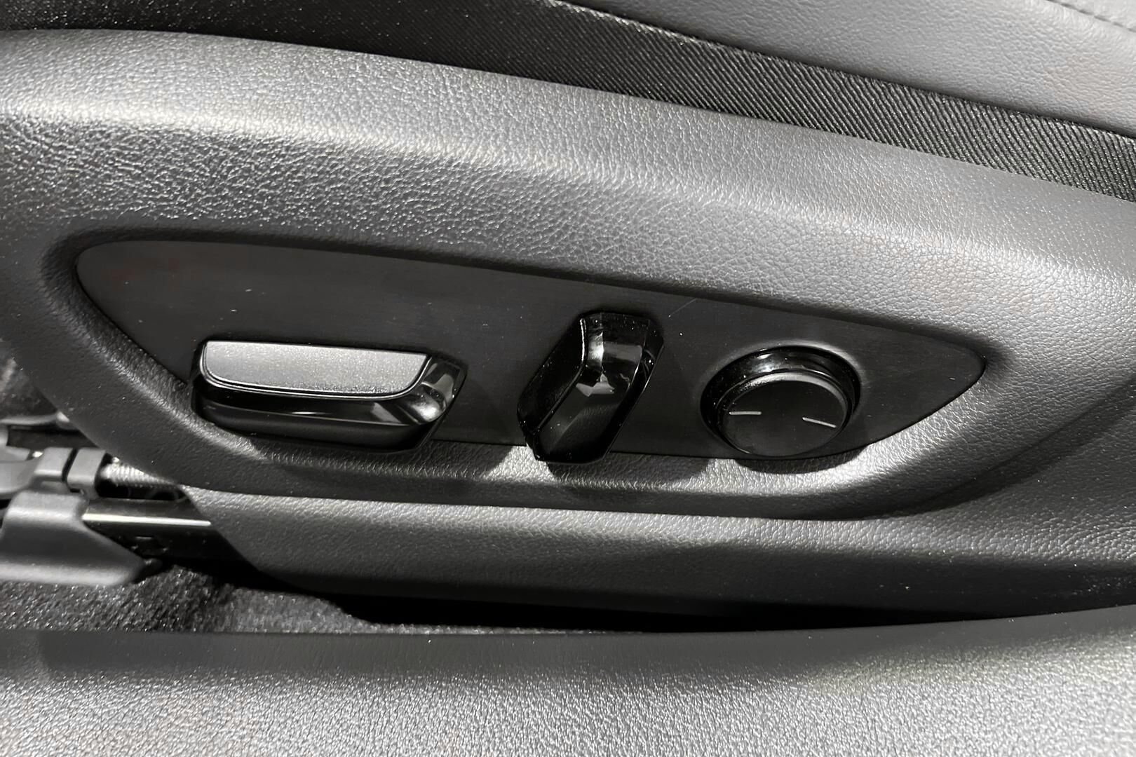 Lexus ES iso kuva 15