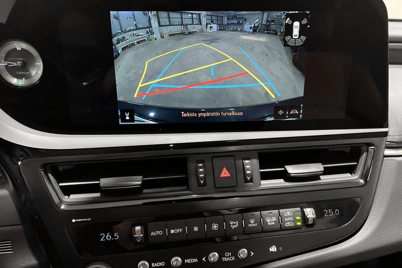 Lexus ES iso kuva 22