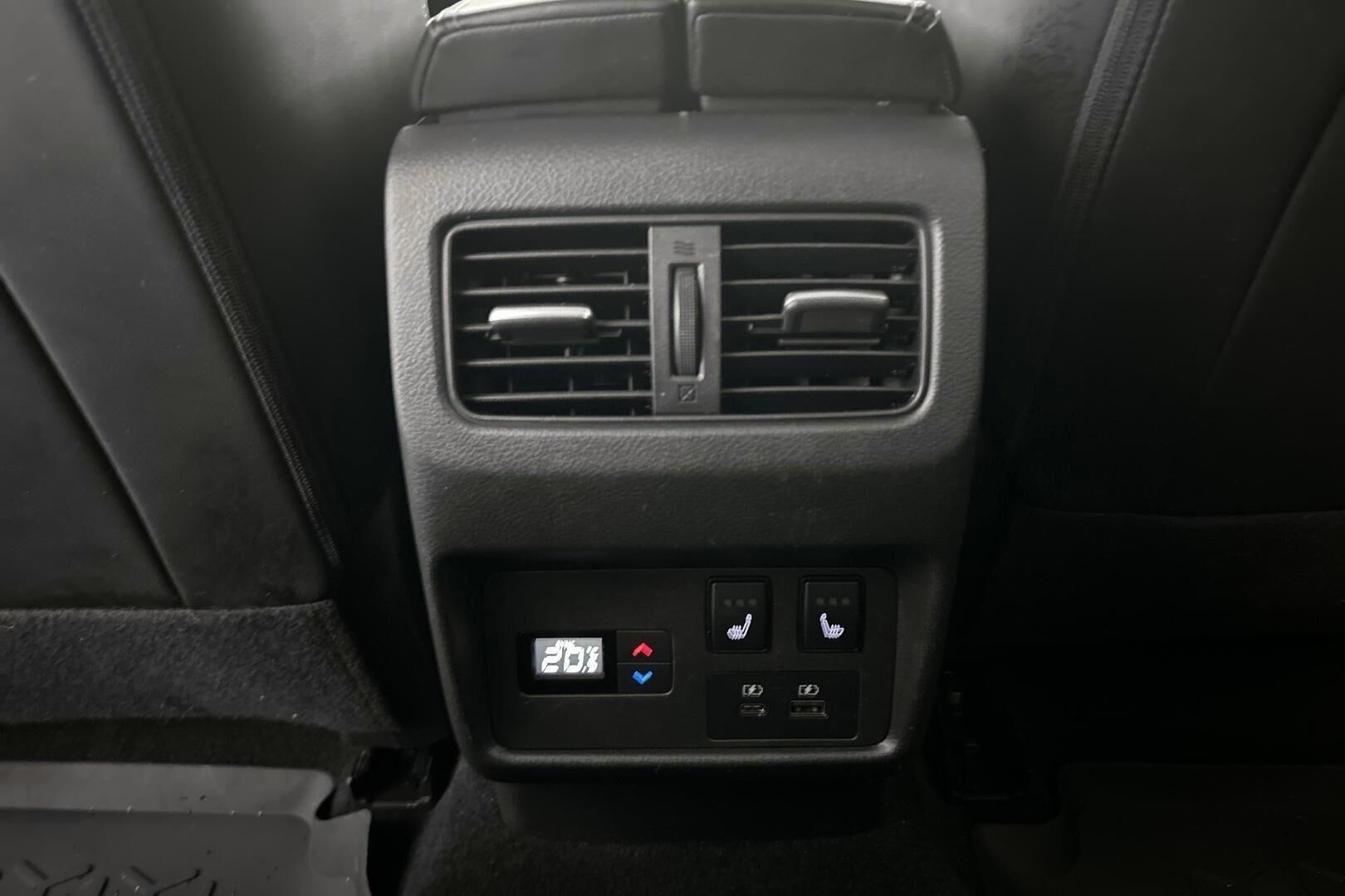 Nissan X-Trail iso kuva 26