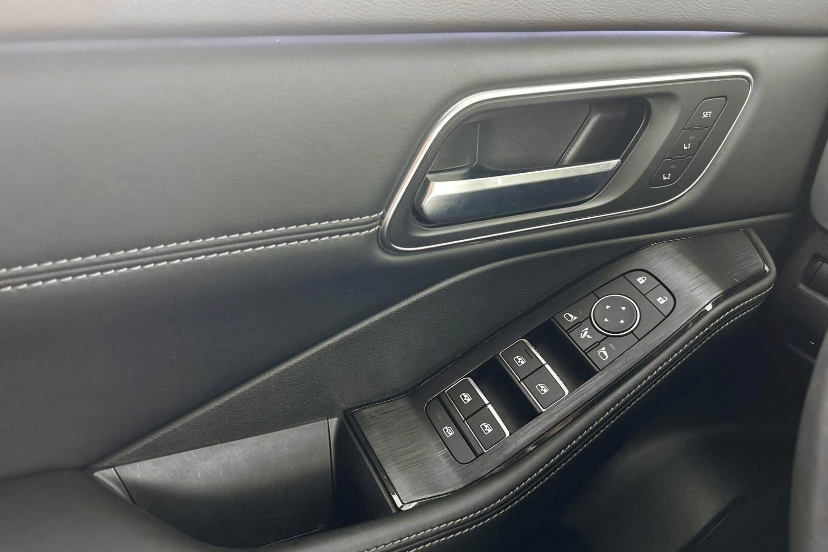 Nissan X-Trail iso kuva 15