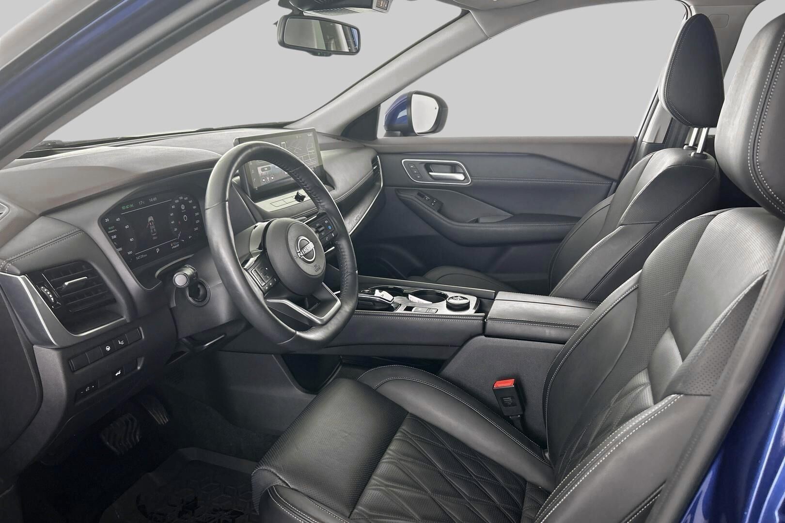 Nissan X-Trail iso kuva 25