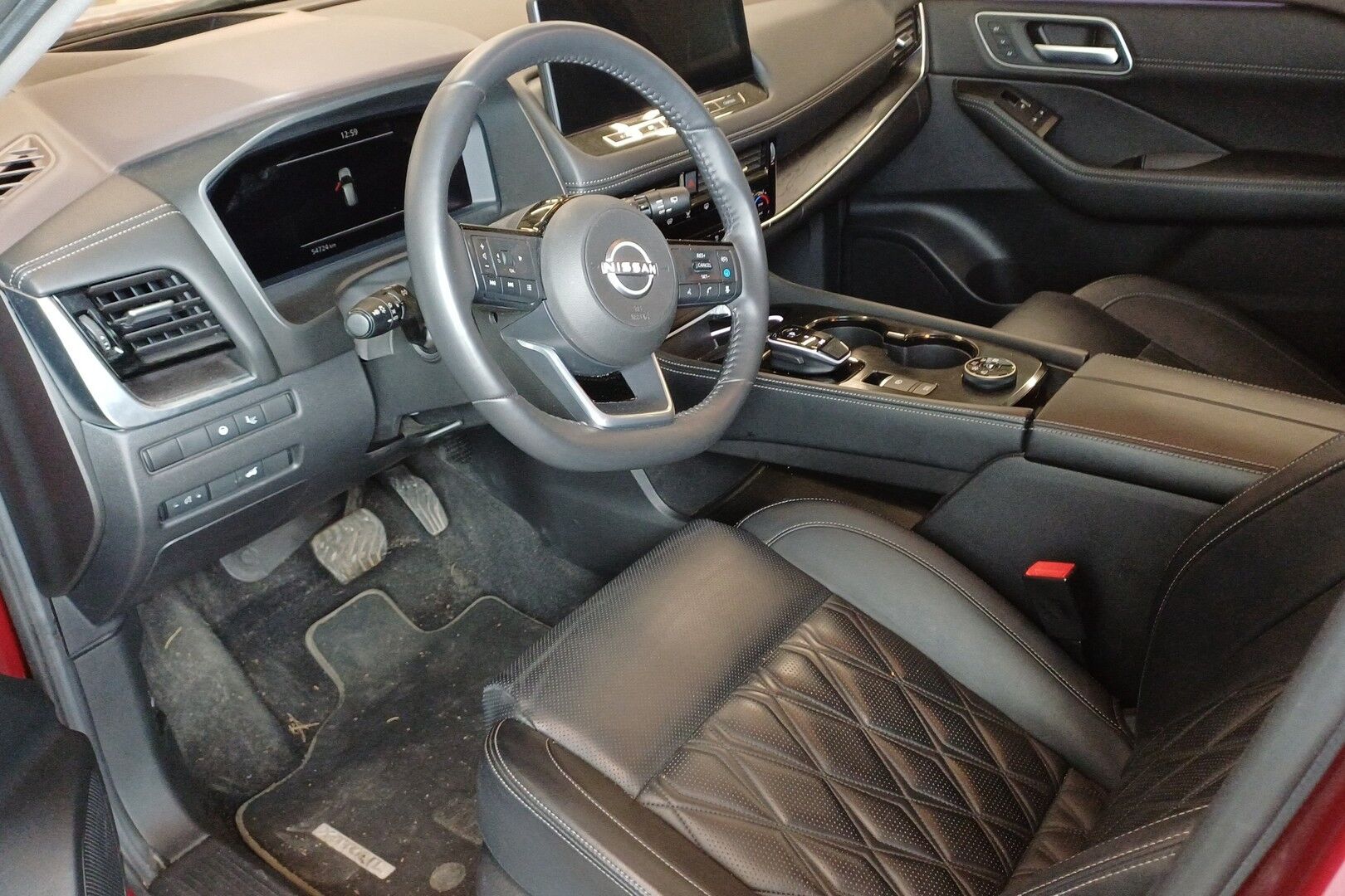 Nissan X-Trail iso kuva 1