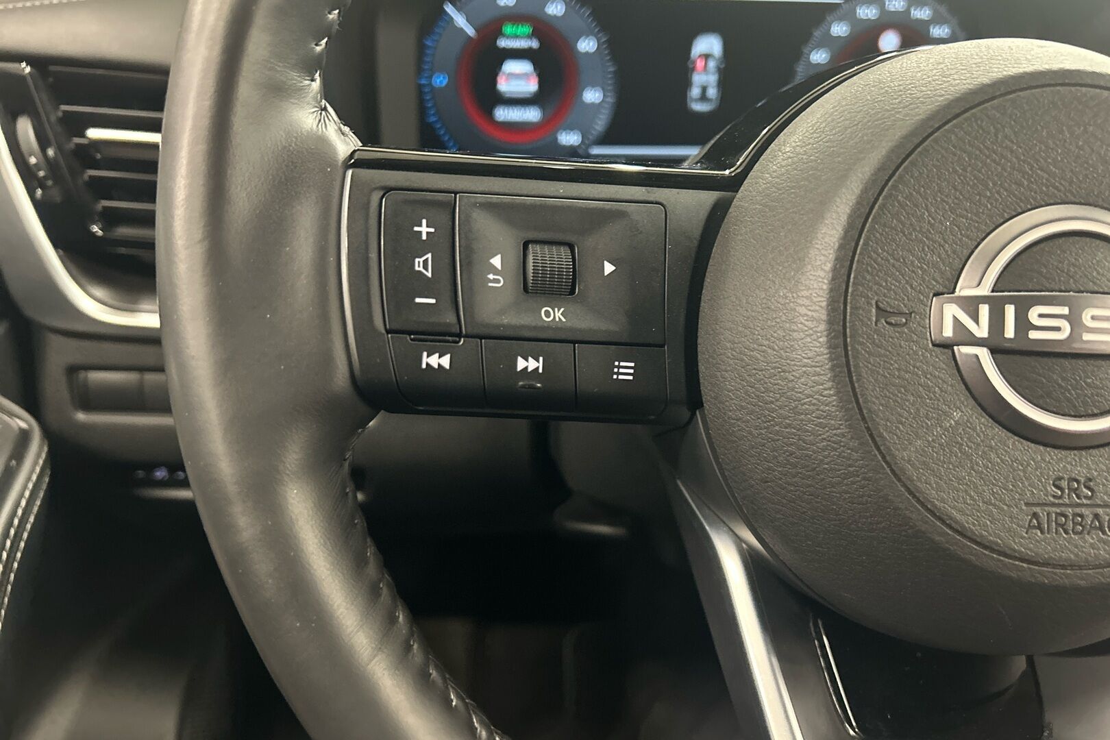 Nissan X-Trail iso kuva 13