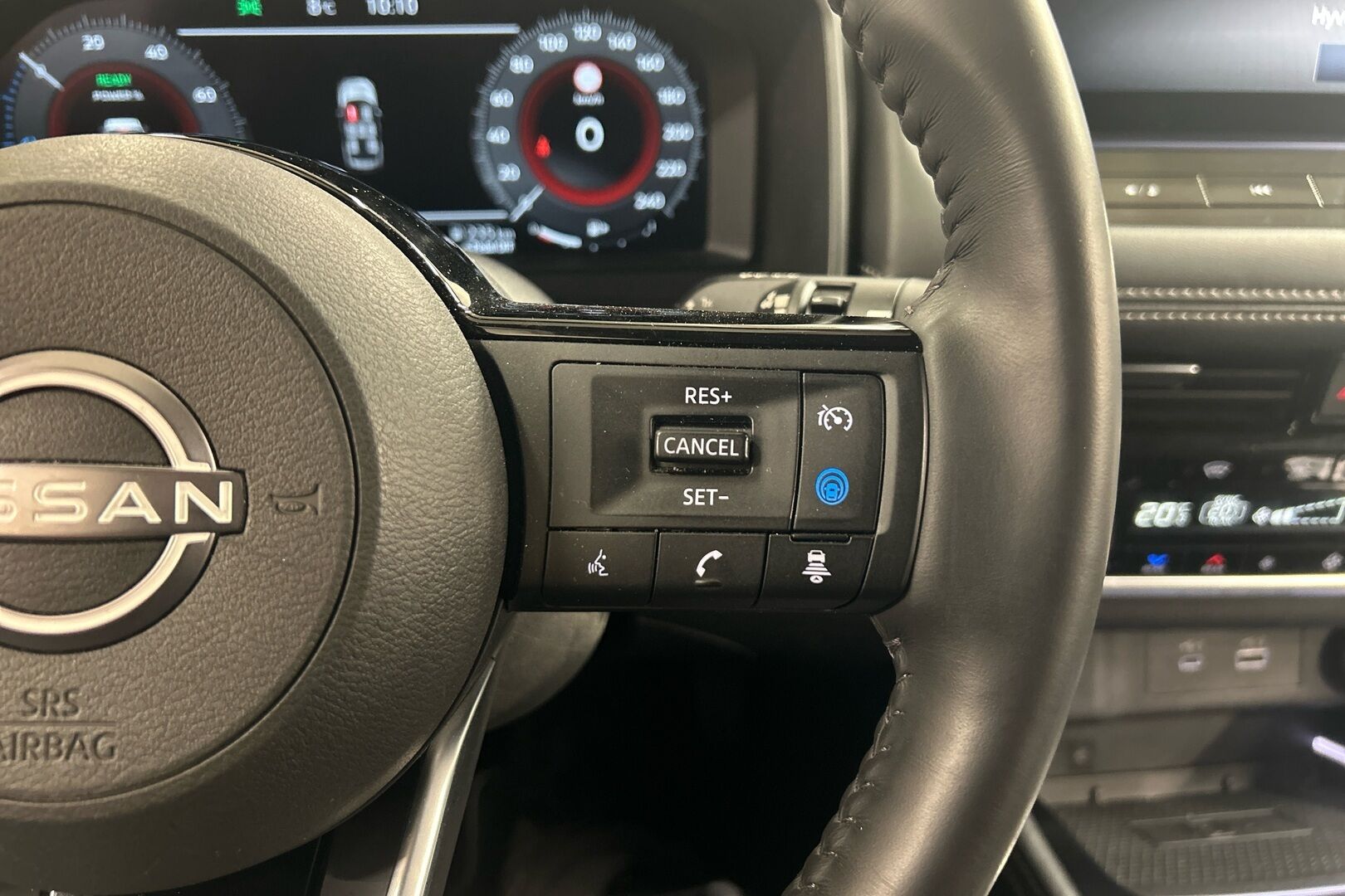 Nissan X-Trail iso kuva 14