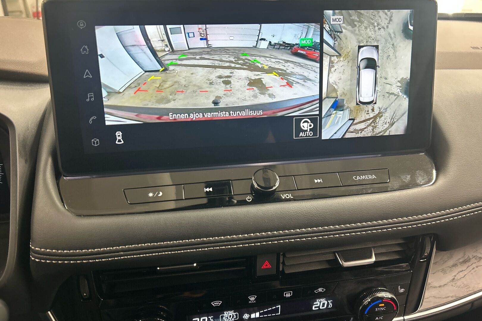 Nissan X-Trail iso kuva 16