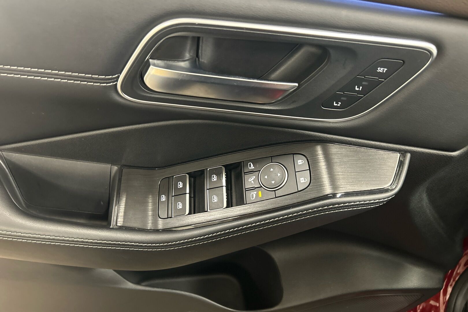 Nissan X-Trail iso kuva 19