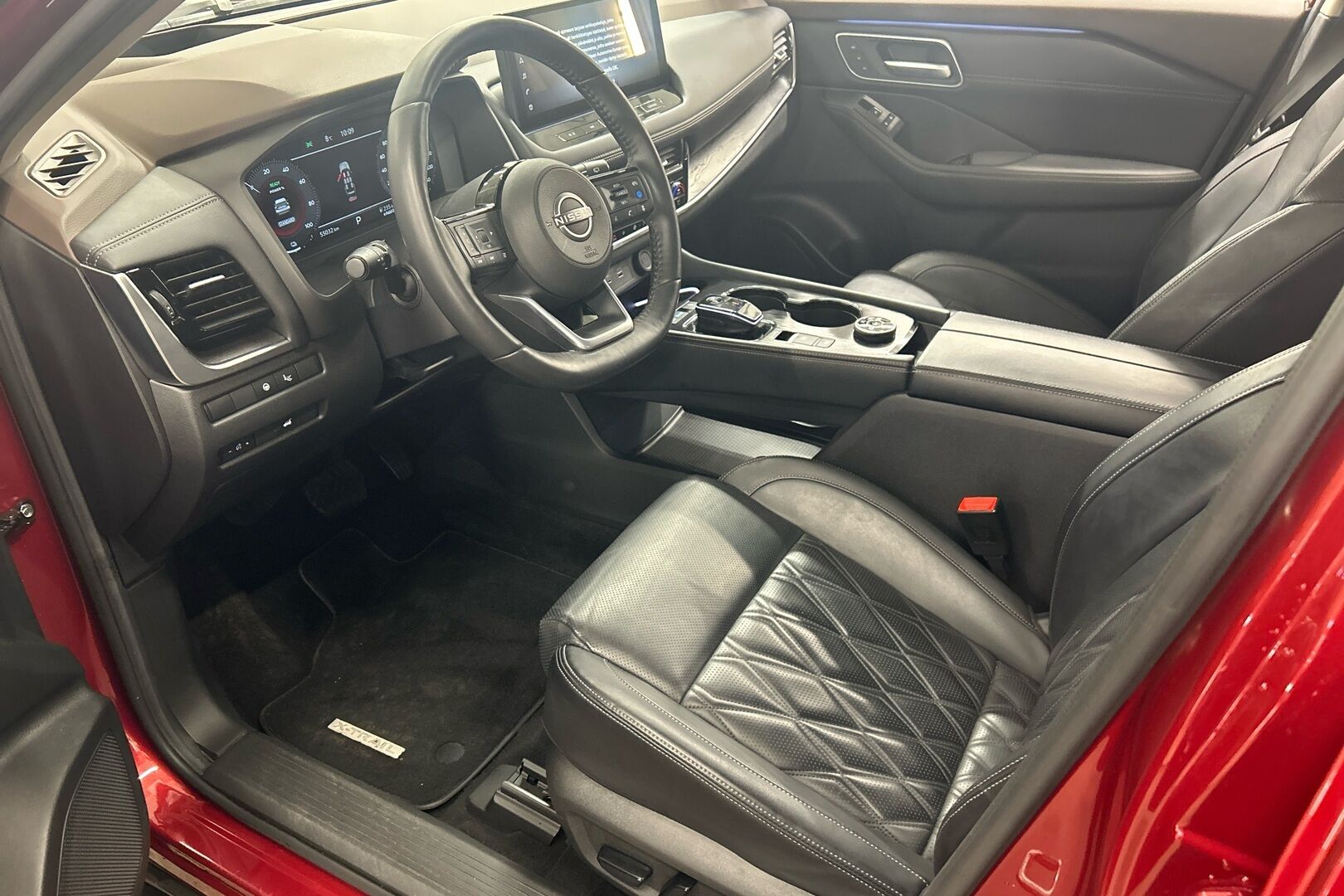 Nissan X-Trail iso kuva 7