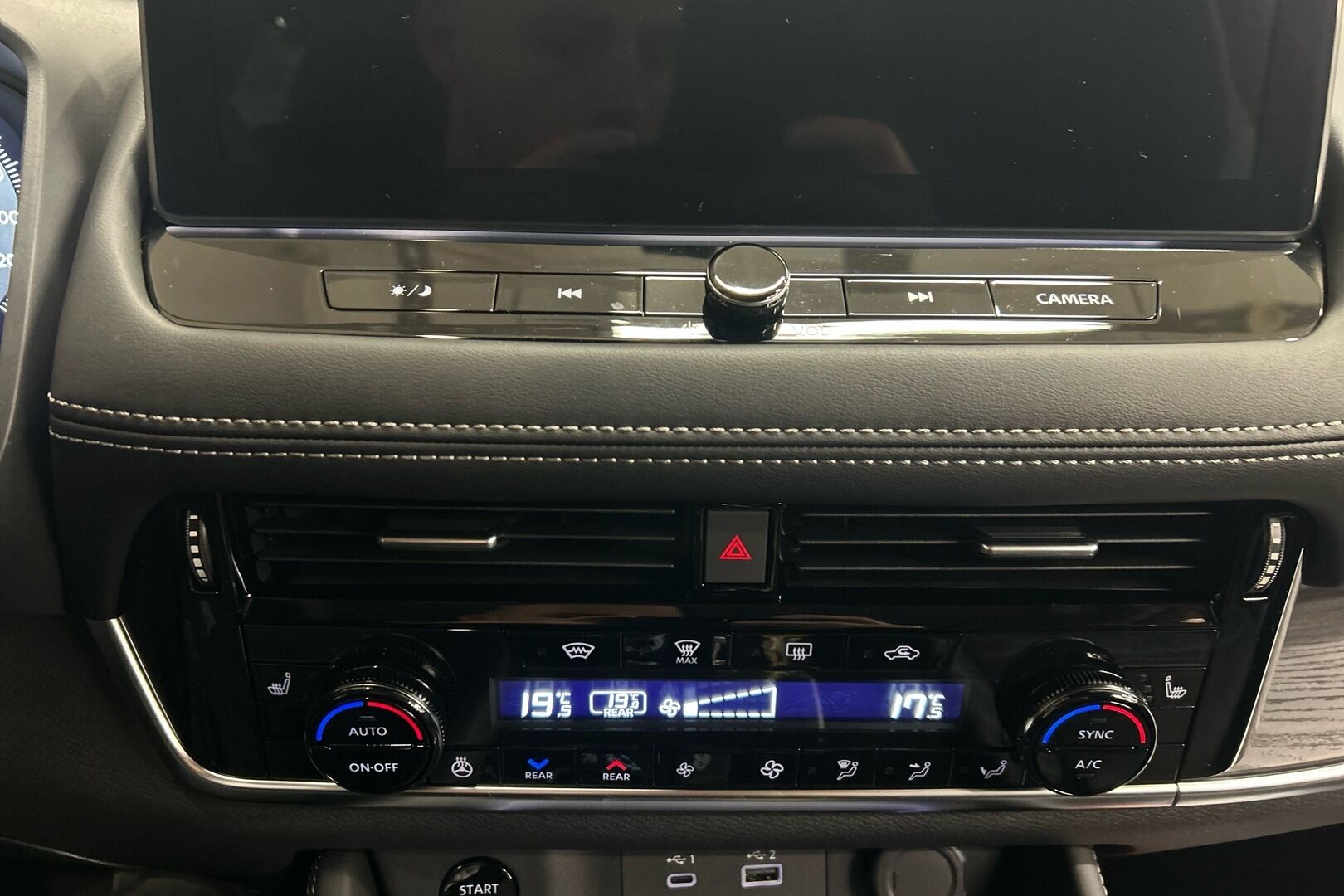 Nissan X-Trail iso kuva 13