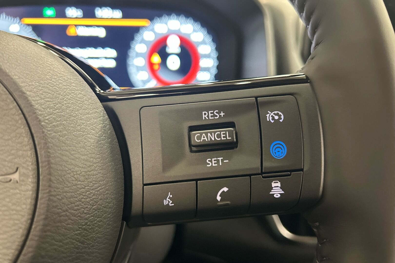 Nissan X-Trail iso kuva 15