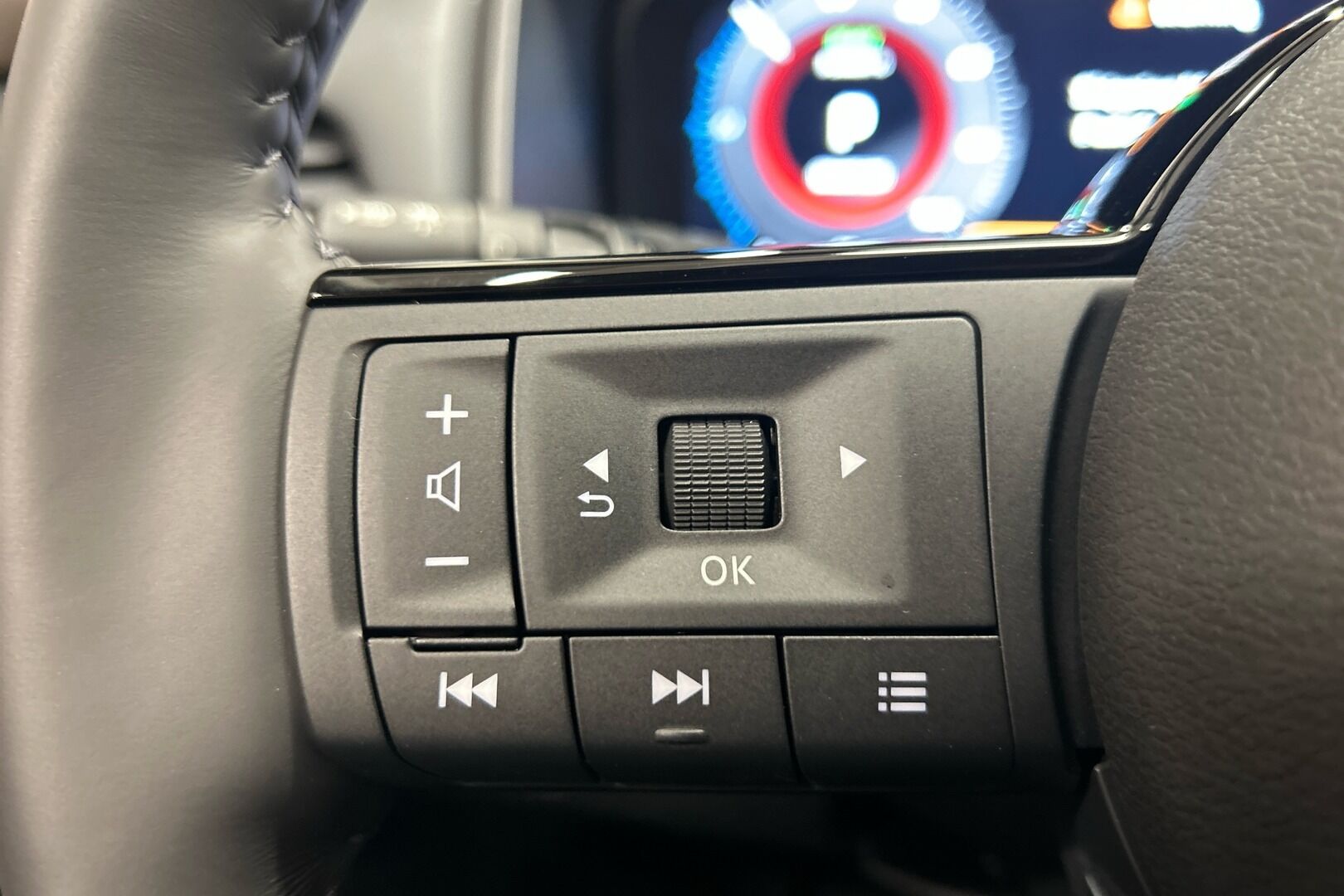 Nissan X-Trail iso kuva 16