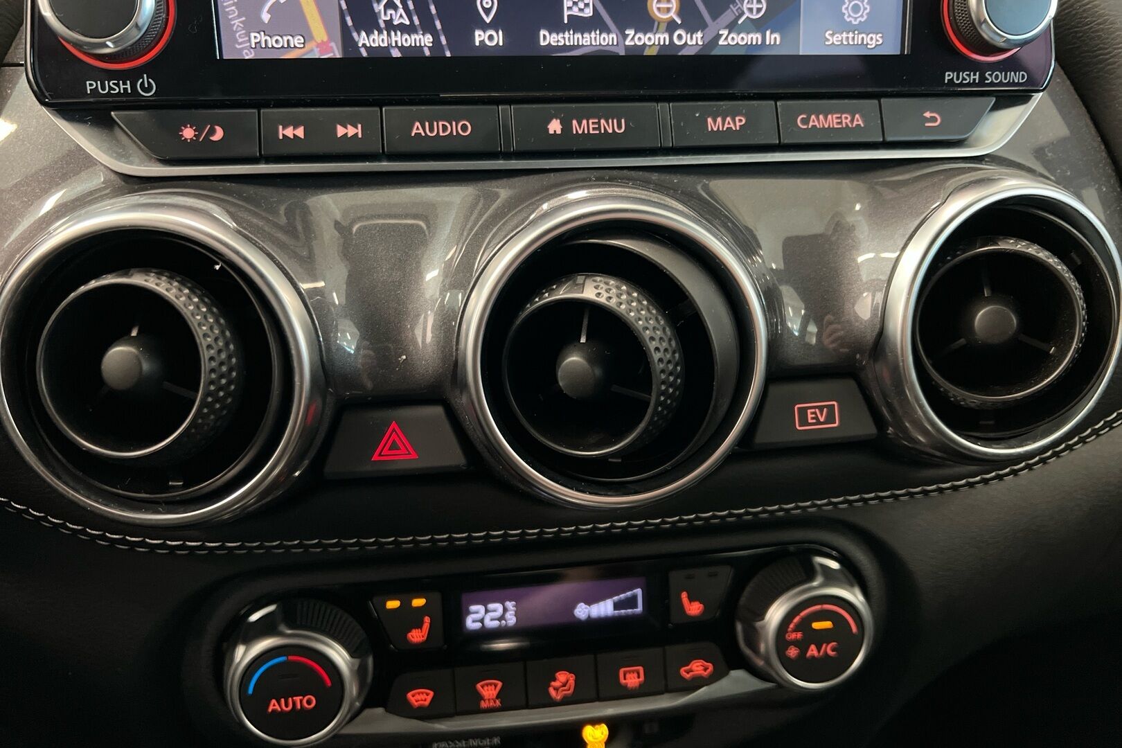 Nissan Juke iso kuva 13