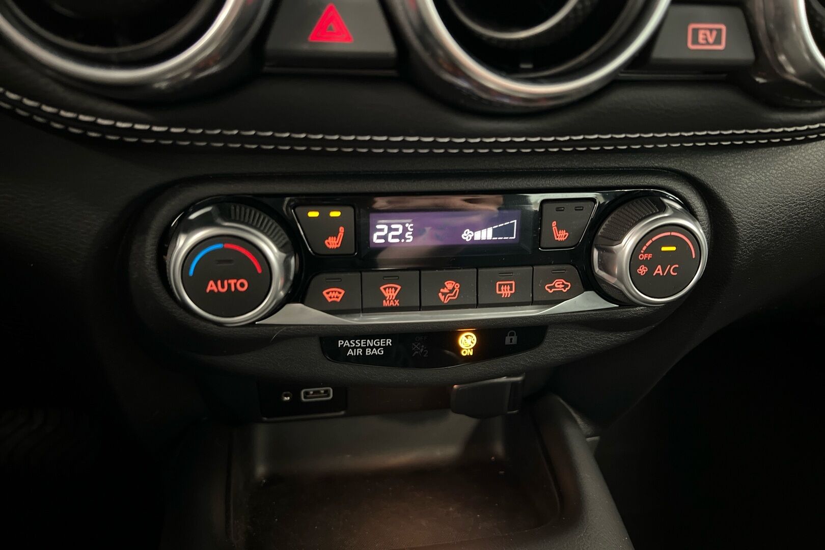 Nissan Juke iso kuva 14