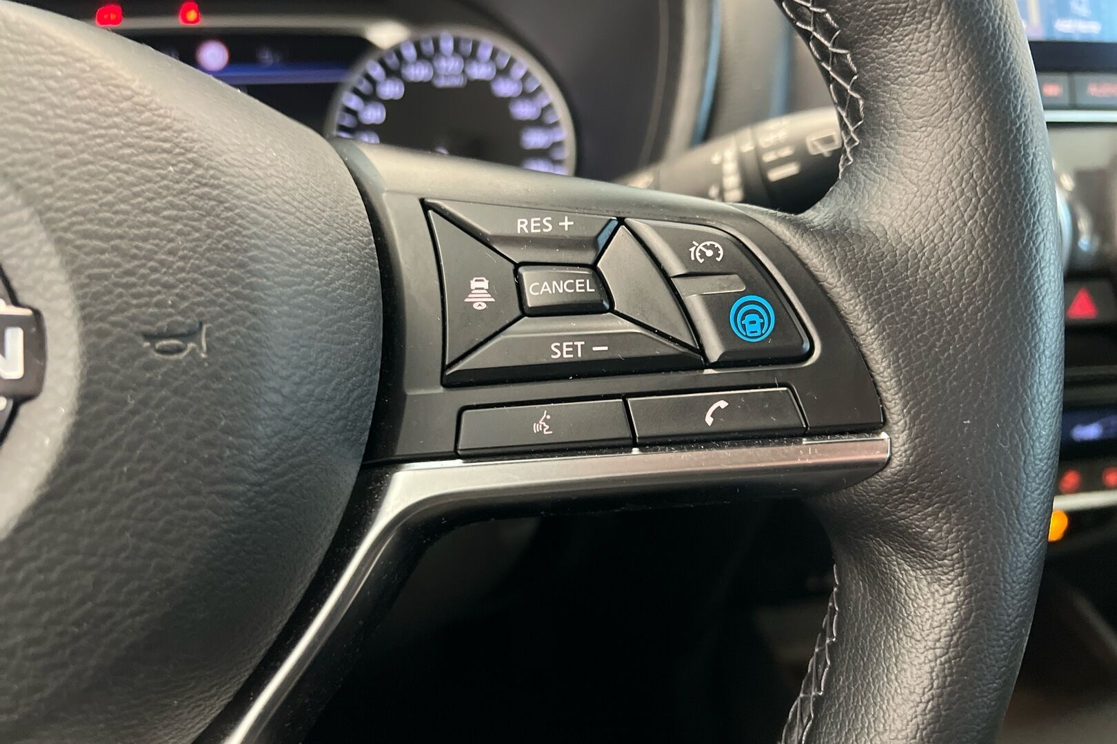 Nissan Juke iso kuva 16