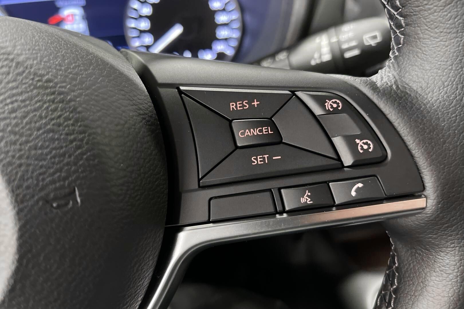 Nissan Juke iso kuva 14