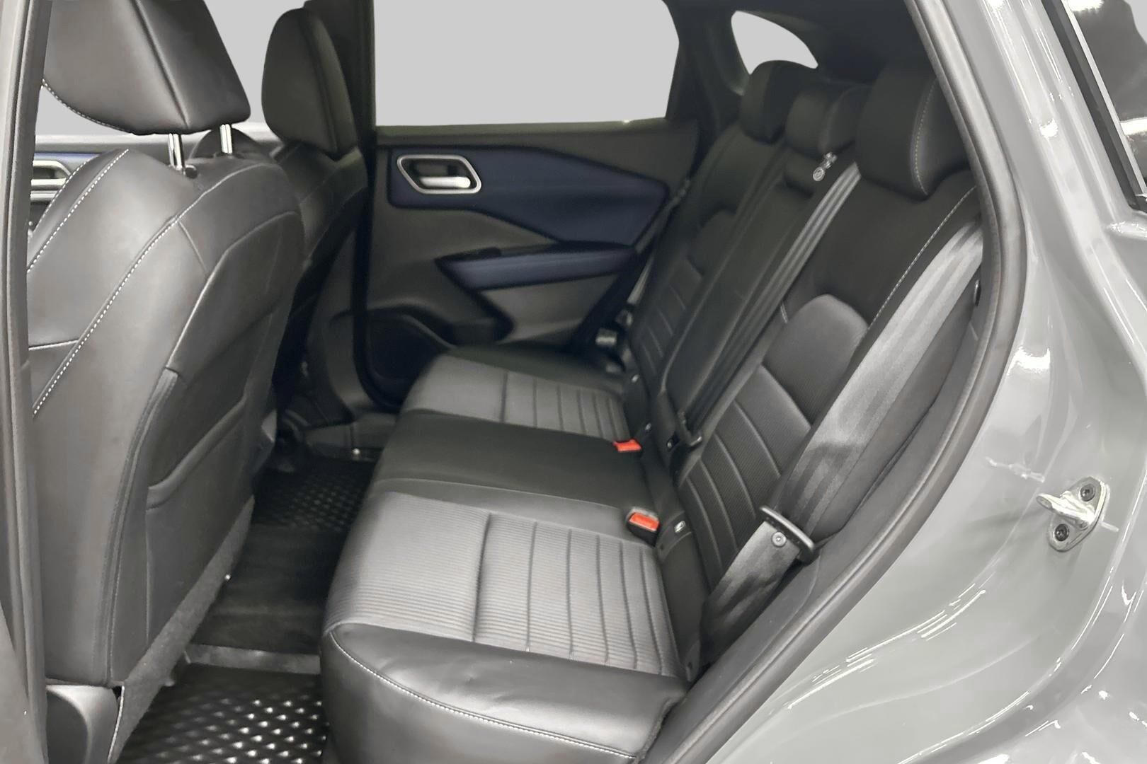 Nissan Qashqai iso kuva 8