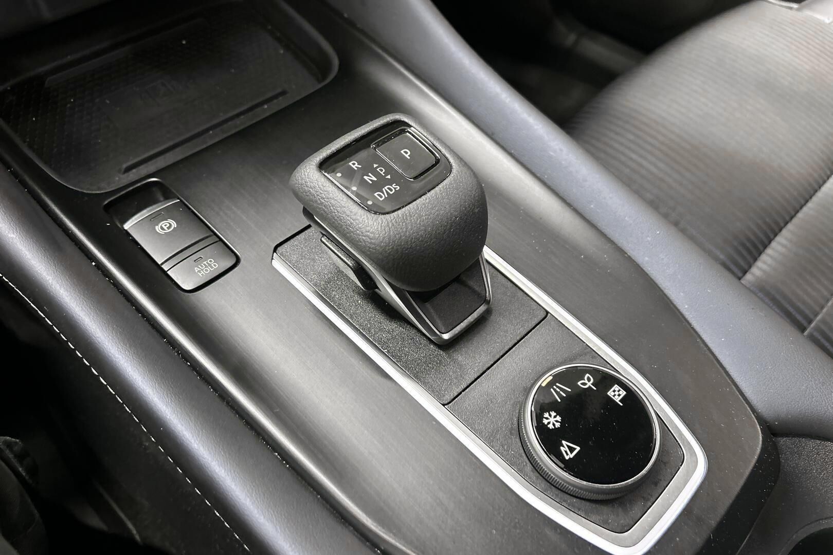 Nissan Qashqai iso kuva 14