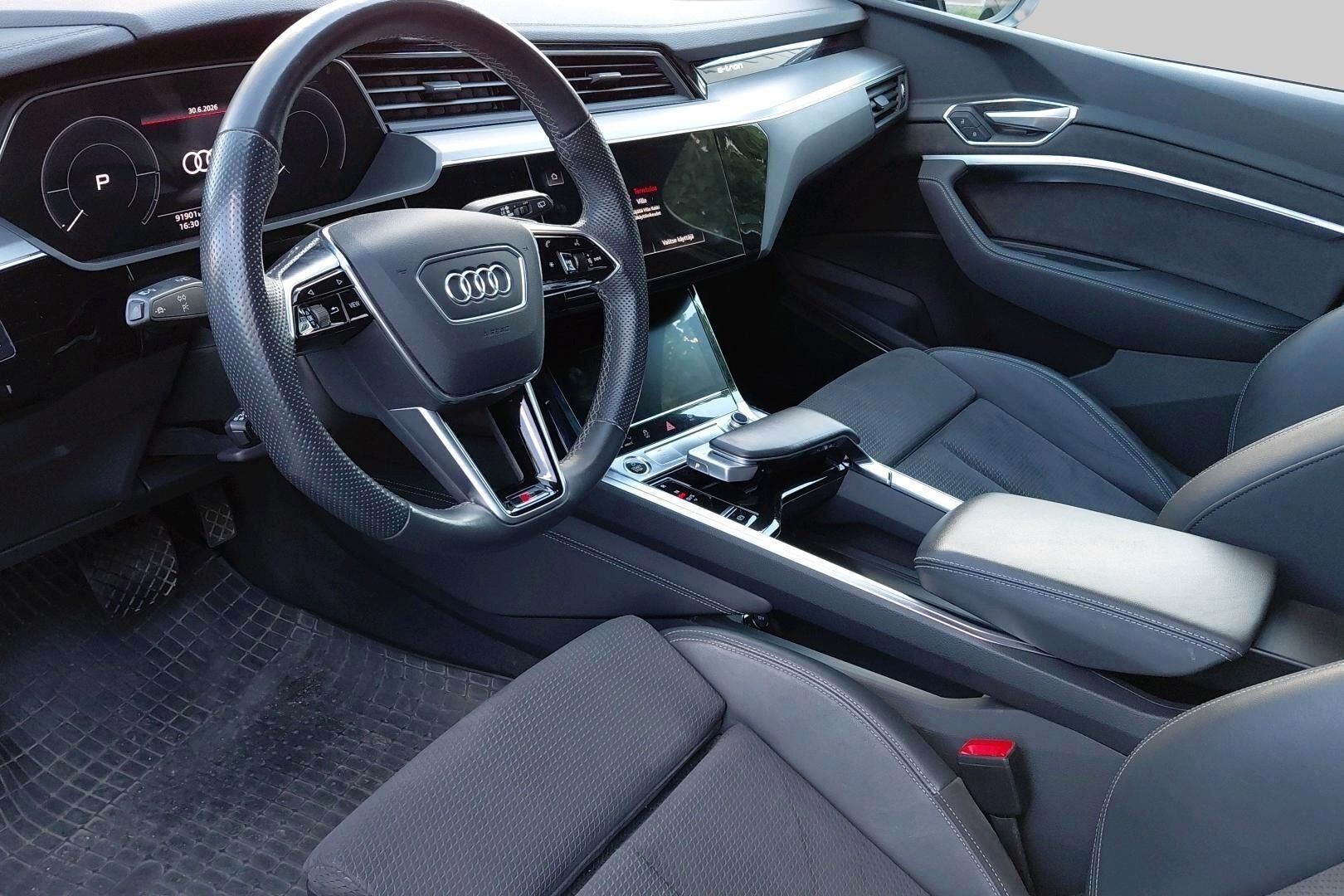 Audi e-tron iso kuva 2