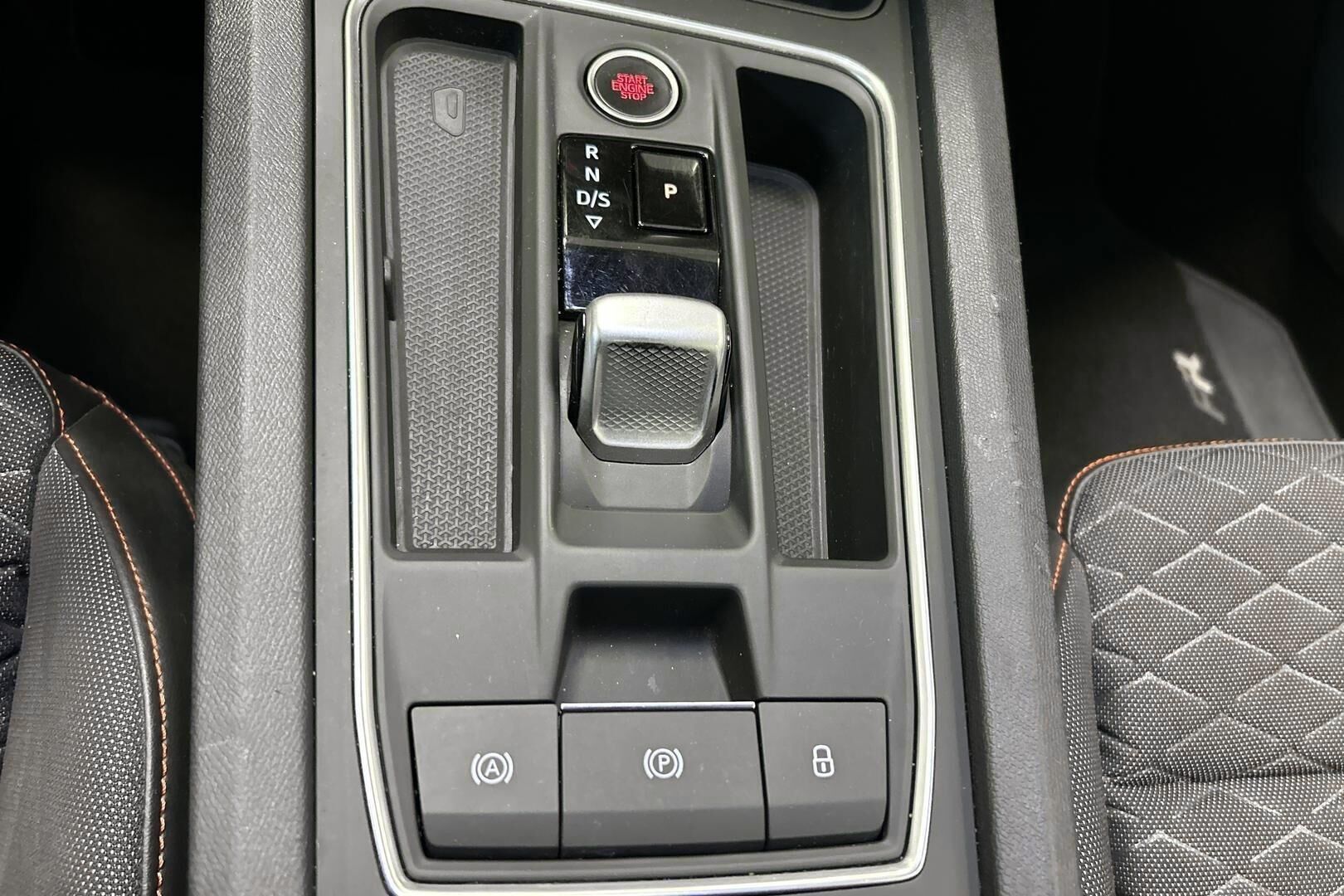 Seat Leon iso kuva 18