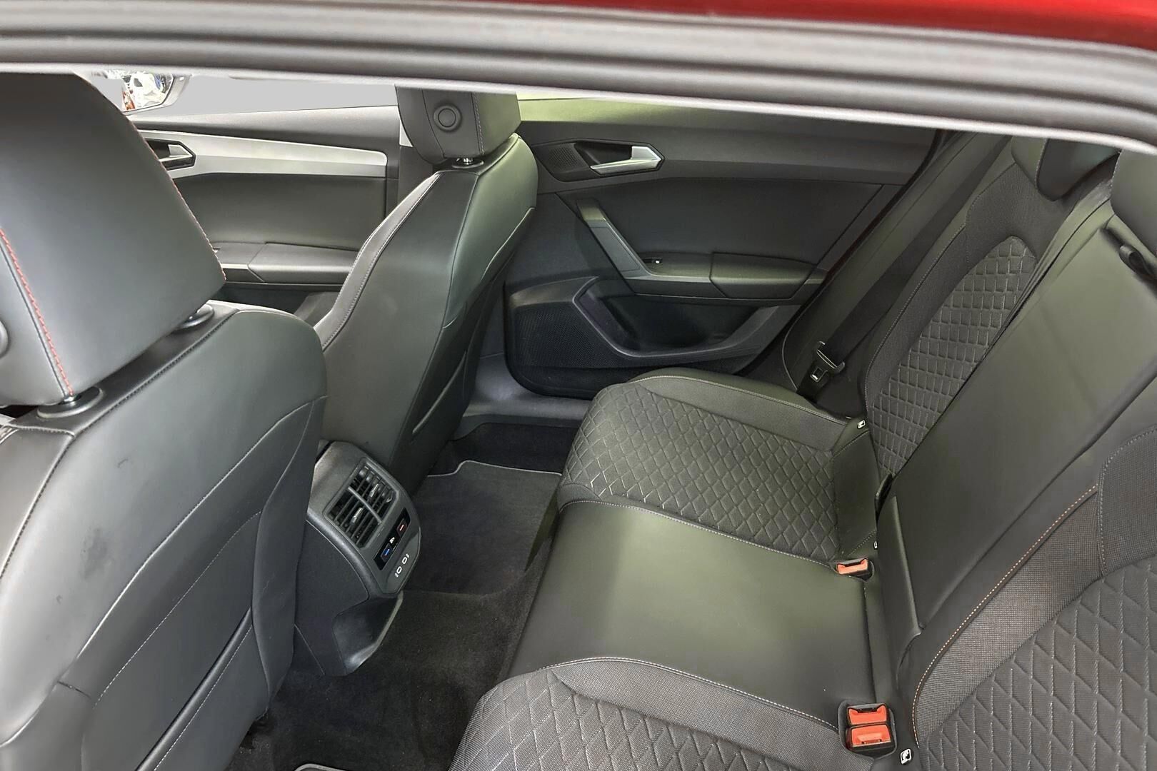 Seat Leon iso kuva 9