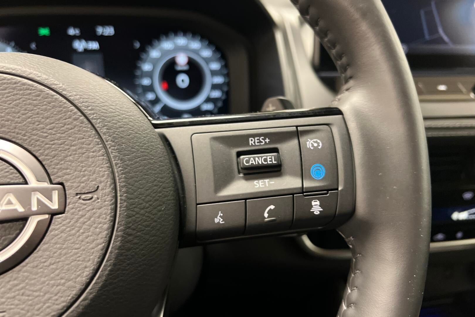 Nissan Qashqai iso kuva 14