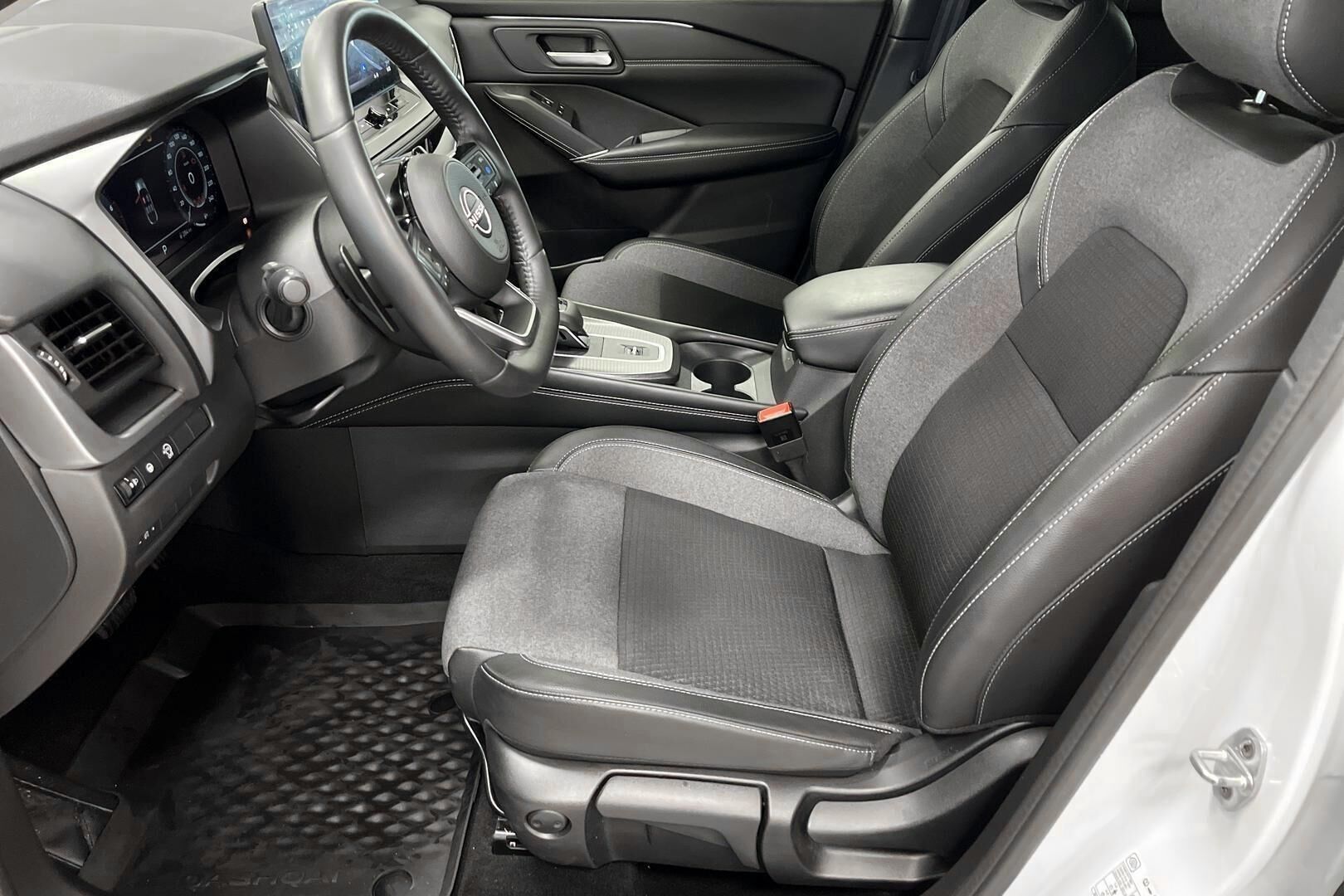 Nissan Qashqai iso kuva 8