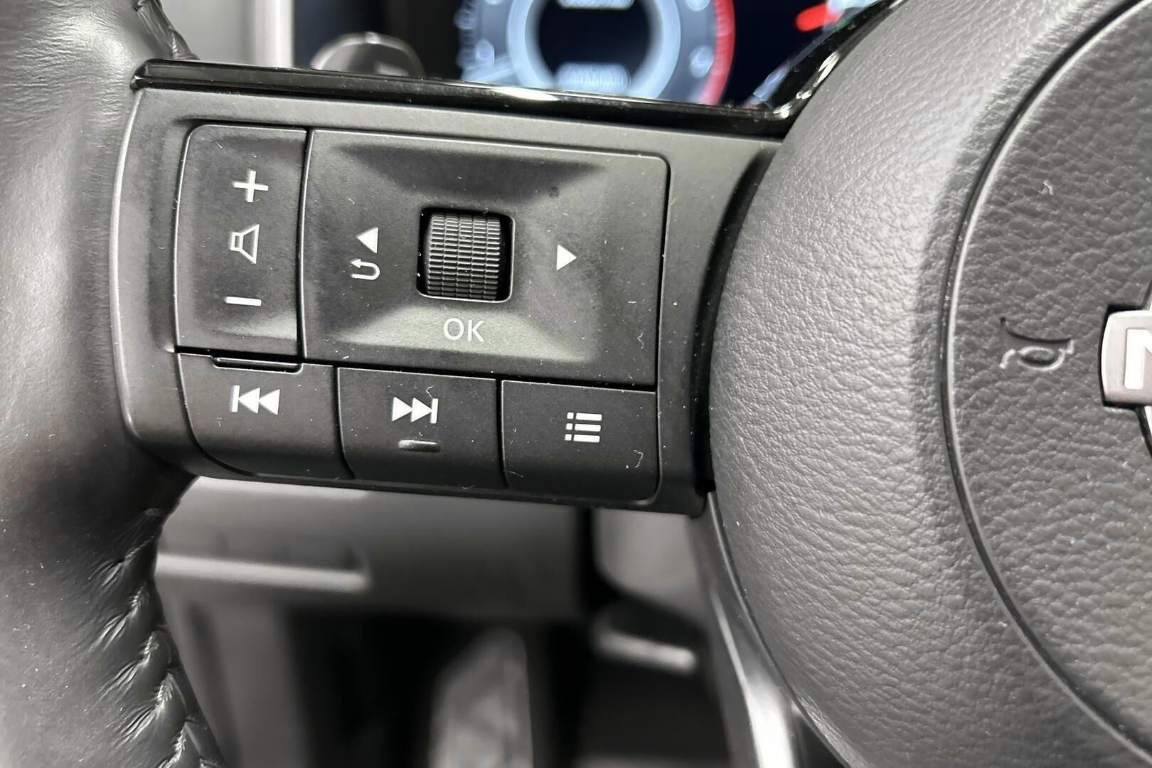 Nissan Qashqai iso kuva 14