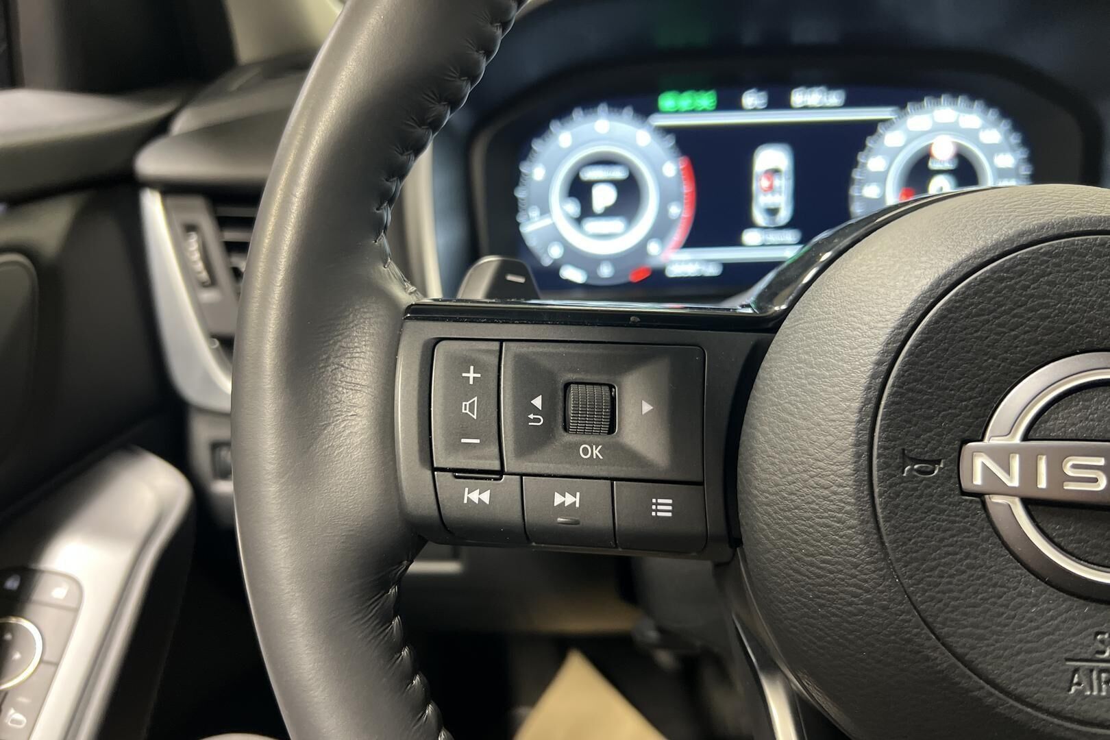 Nissan Qashqai iso kuva 14