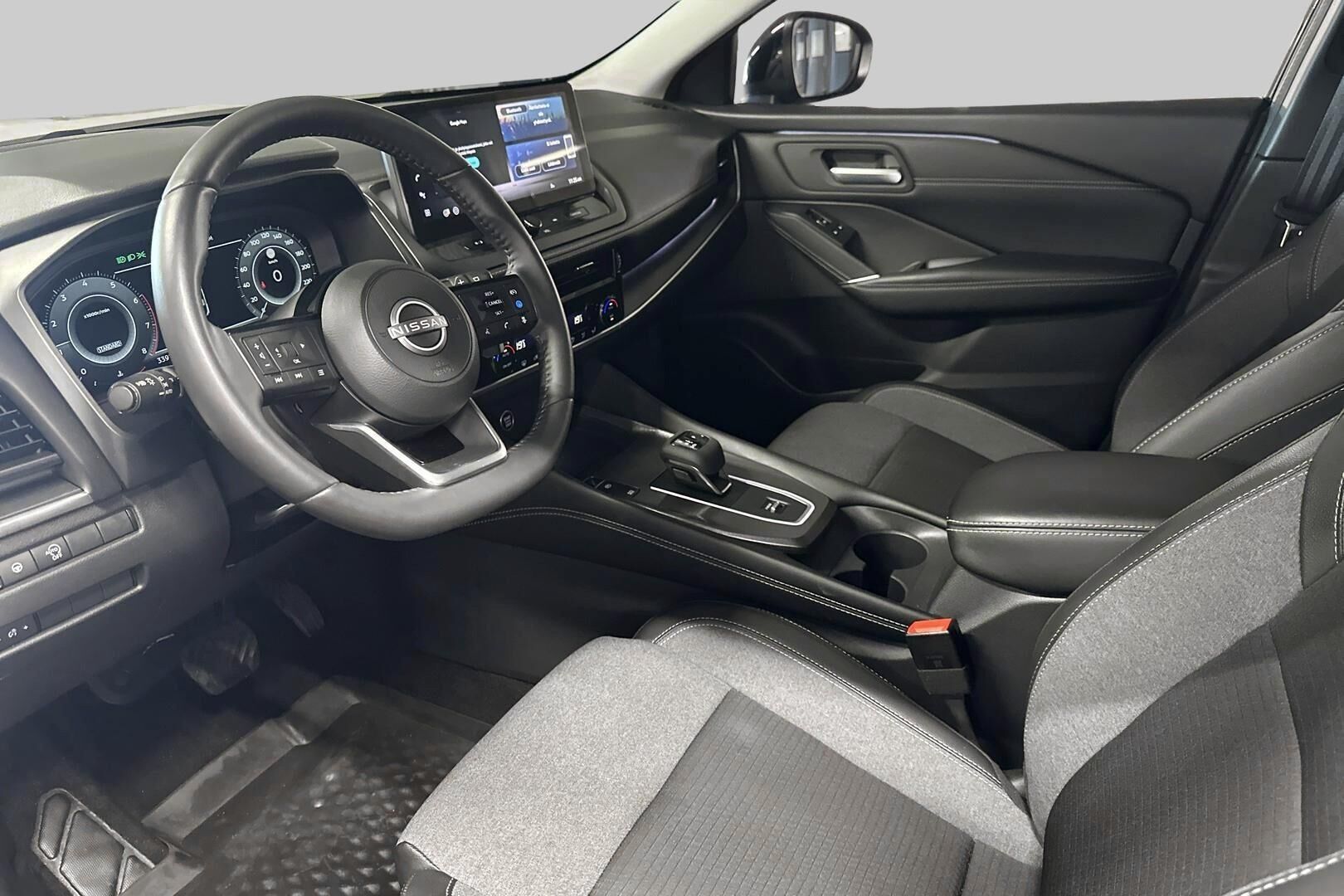 Nissan Qashqai iso kuva 8