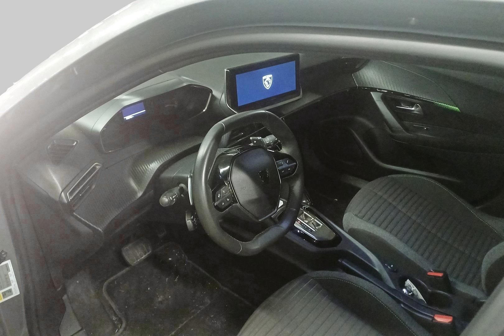 Peugeot 2008 iso kuva 2