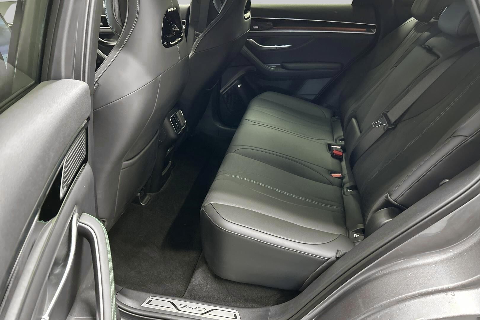 BYD Seal U iso kuva 9