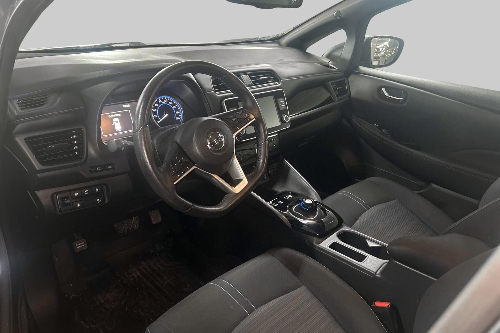 Nissan Leaf iso kuva 2