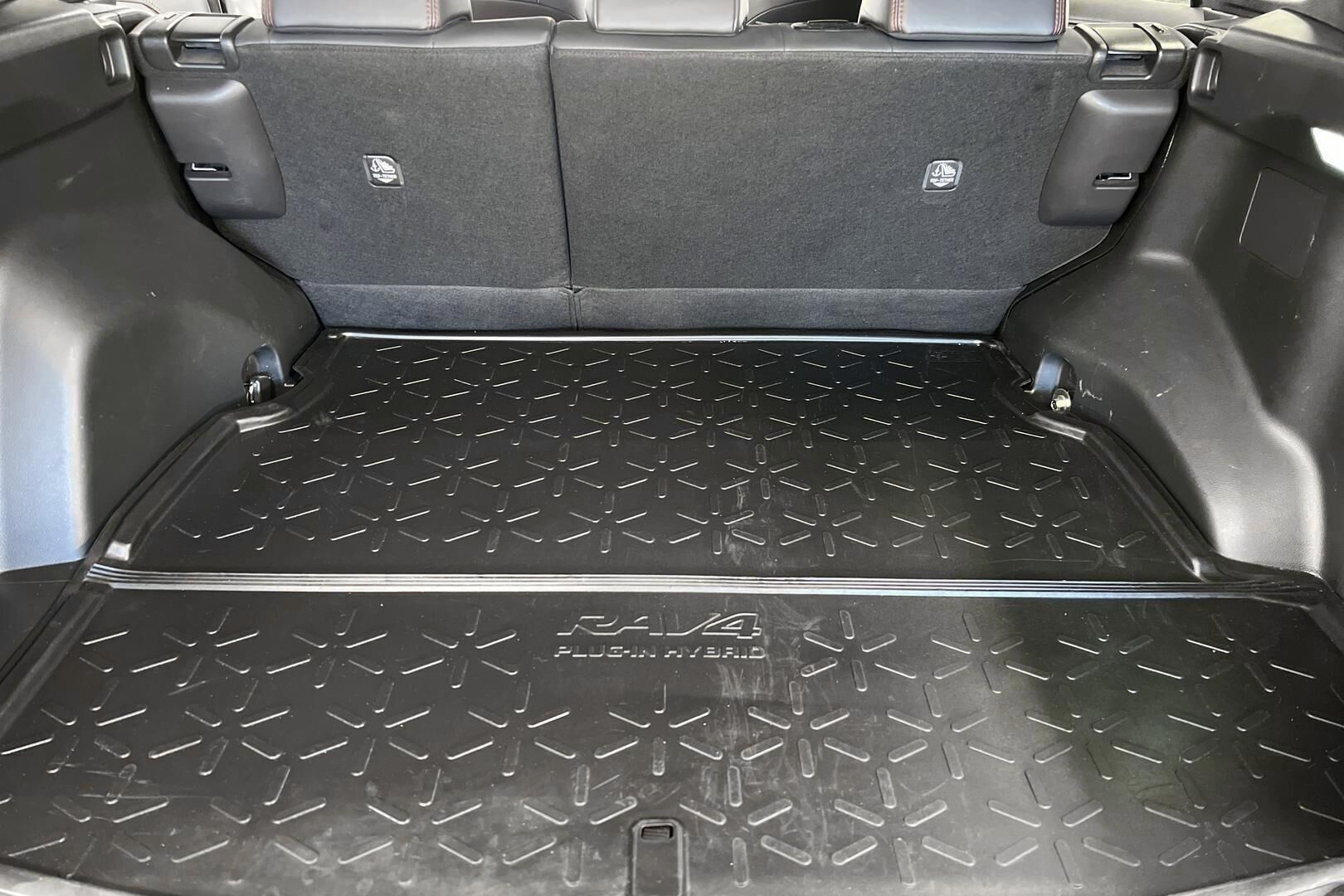 Toyota RAV4 Plug-in iso kuva 11