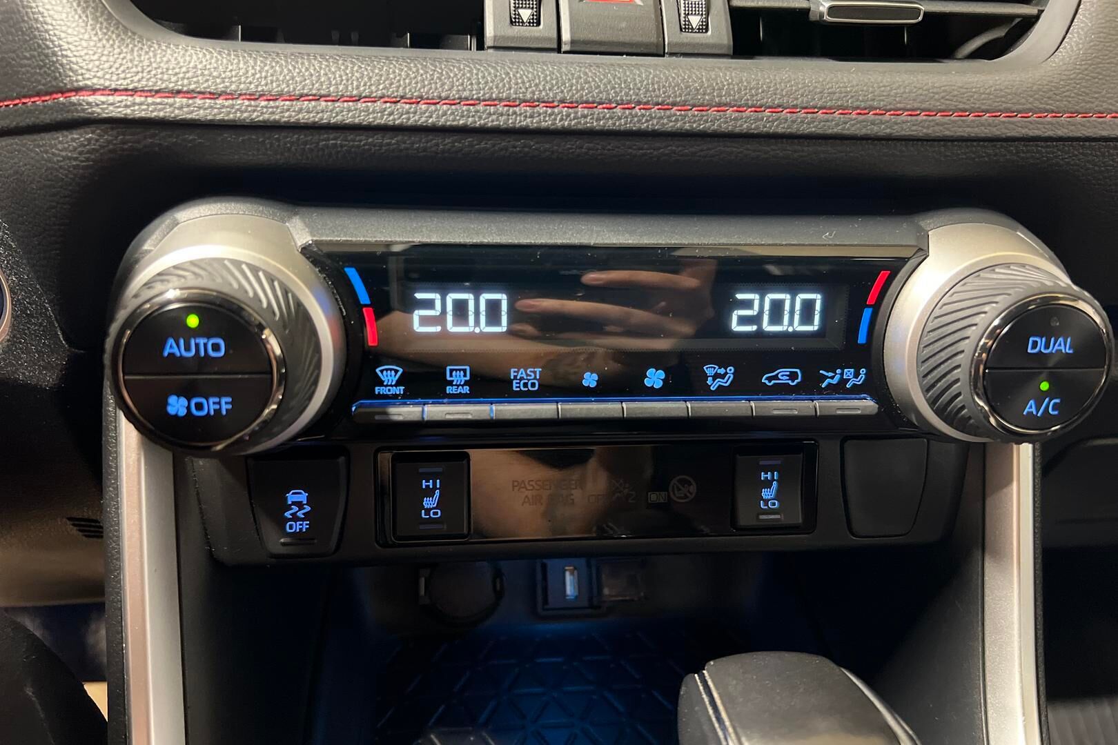 Toyota RAV4 Plug-in iso kuva 15