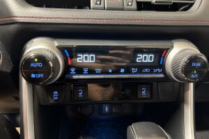 Toyota RAV4 Plug-in esikatselu 15