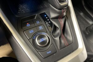 Toyota RAV4 Plug-in esikatselu 16