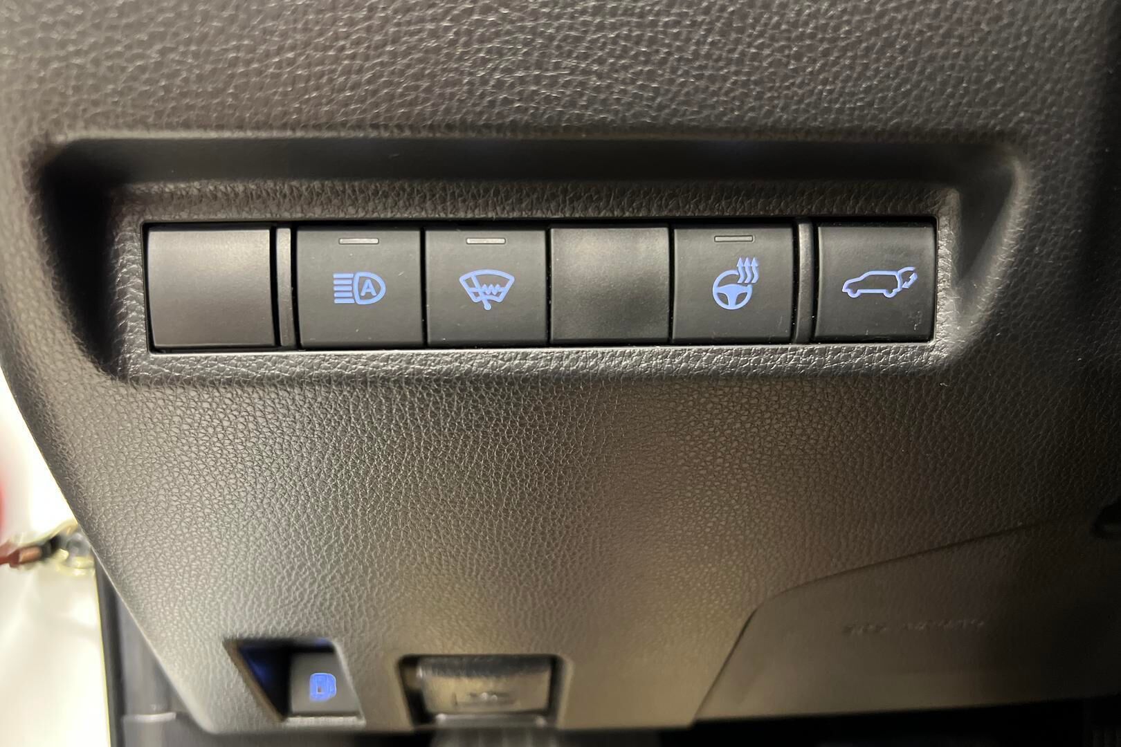 Toyota RAV4 Plug-in iso kuva 19