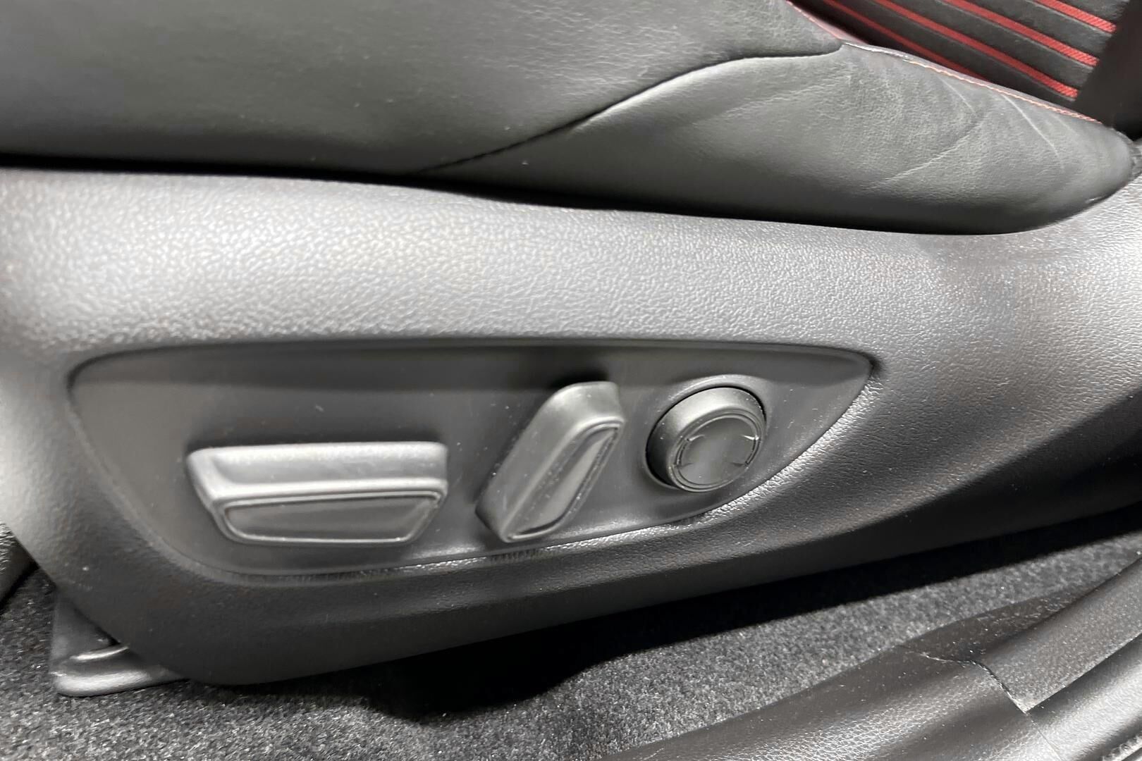 Toyota RAV4 Plug-in iso kuva 20
