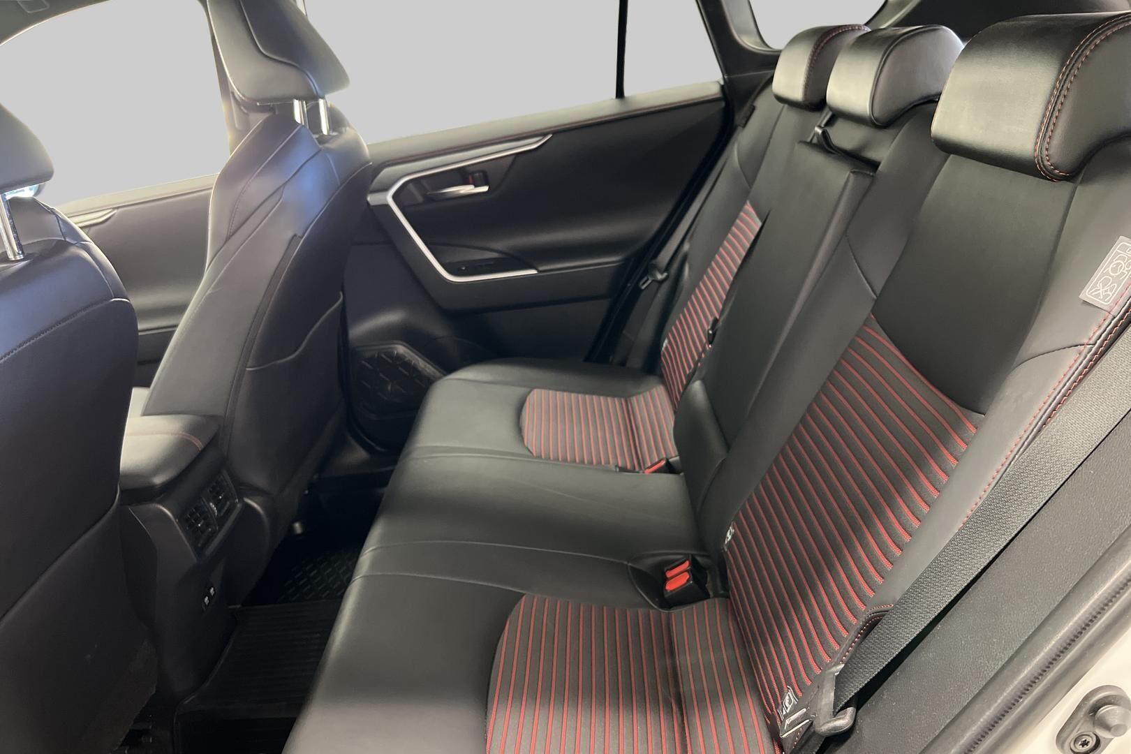 Toyota RAV4 Plug-in iso kuva 9