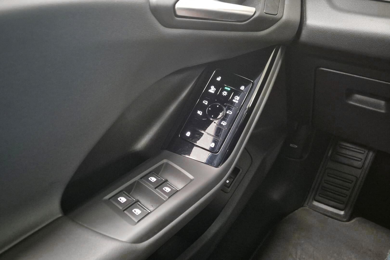 Audi Q6 e-tron iso kuva 20