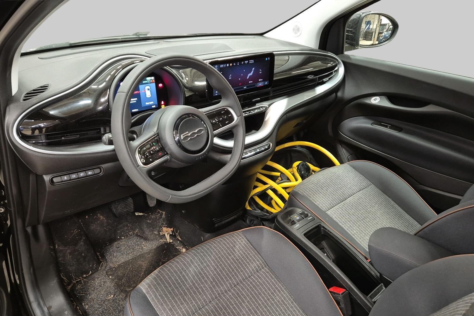 Fiat 500e iso kuva 2