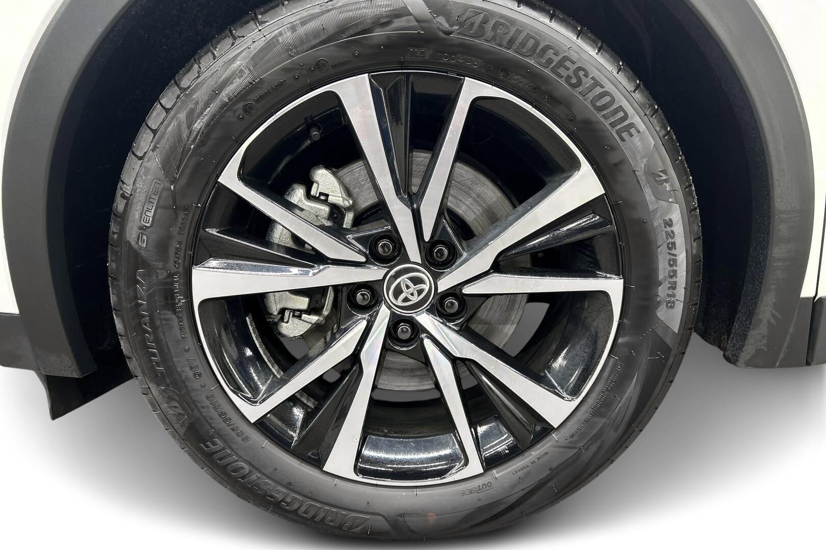 Toyota C-HR iso kuva 12